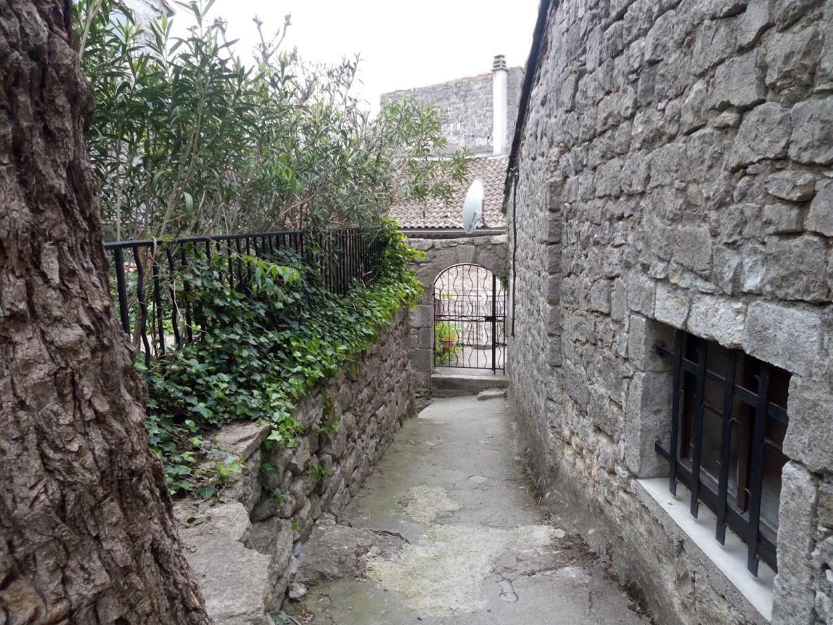 Maison Pierre Et Voute Au Coeur Du Village バラジュック エクステリア 写真